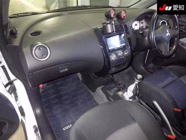 MITSUBISHI COLT