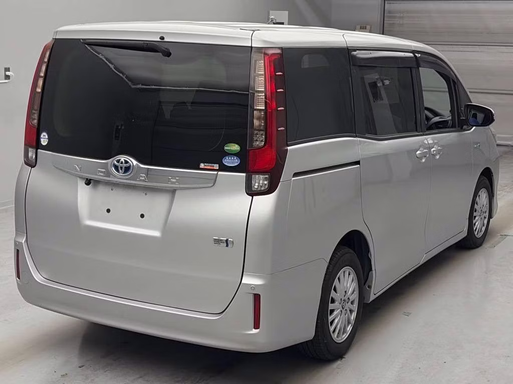 TOYOTA NOAH