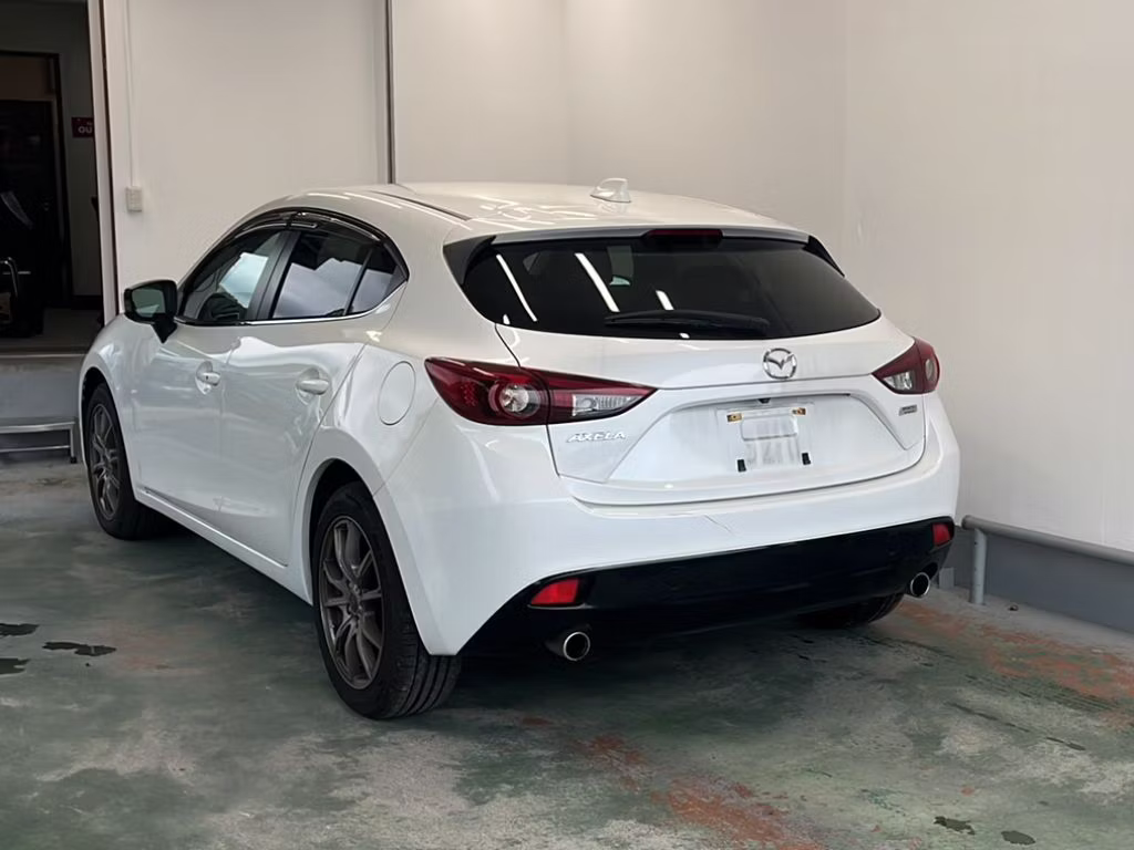 MAZDA AXELA