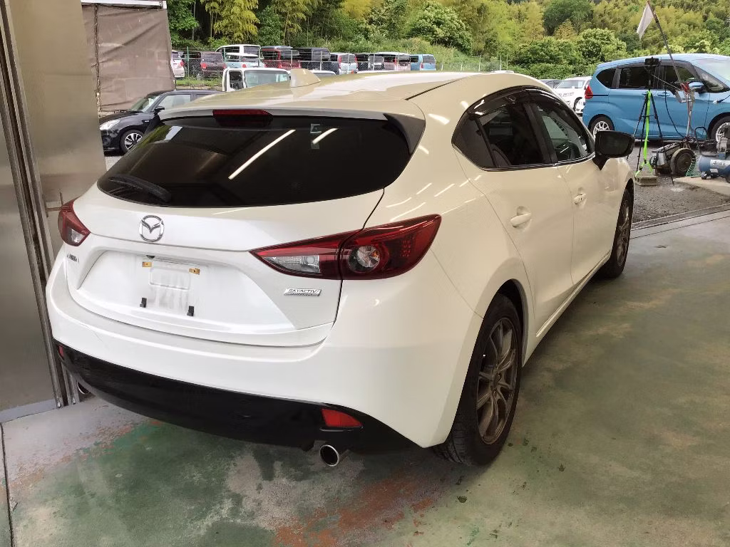 MAZDA AXELA