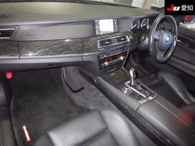 BMW 7-SERIES