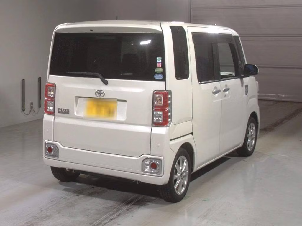 TOYOTA PIXIS MEGA