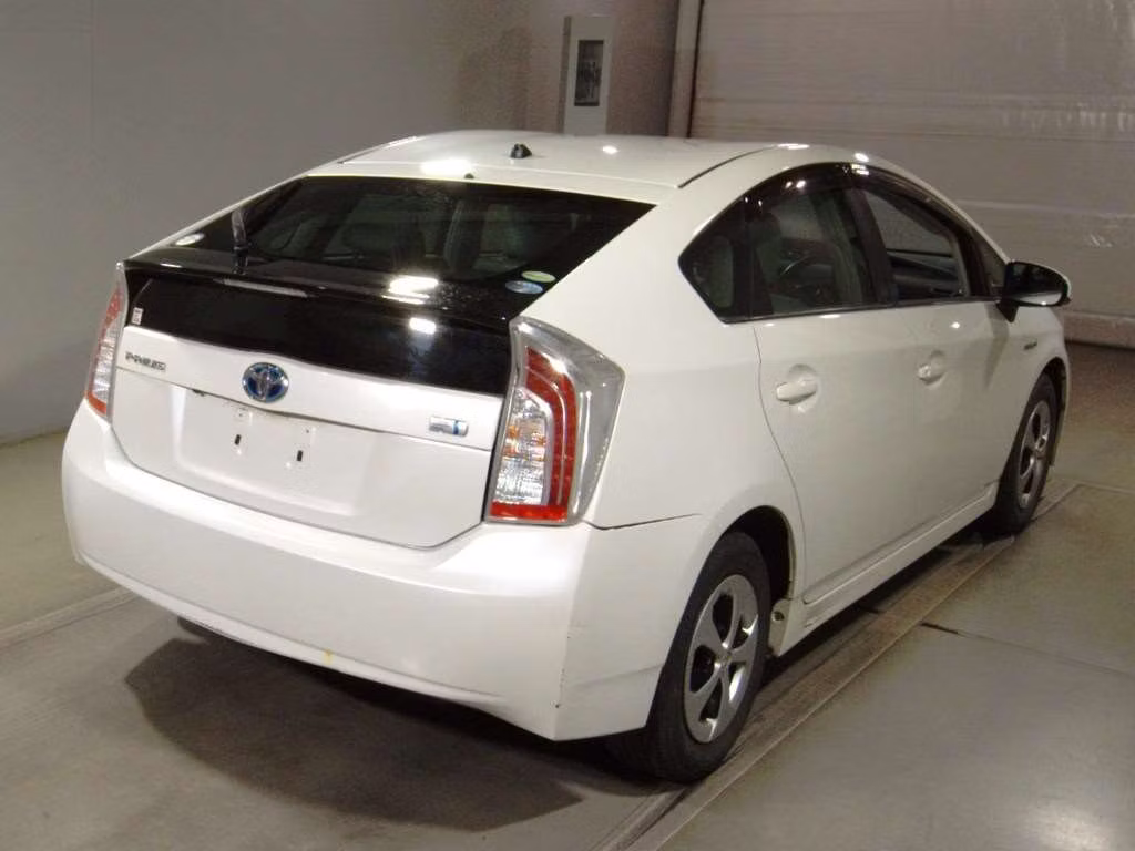 TOYOTA PRIUS