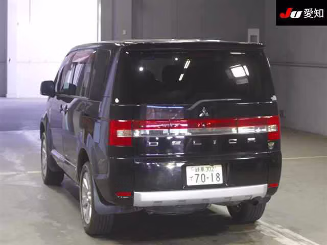 MITSUBISHI DELICA D:5