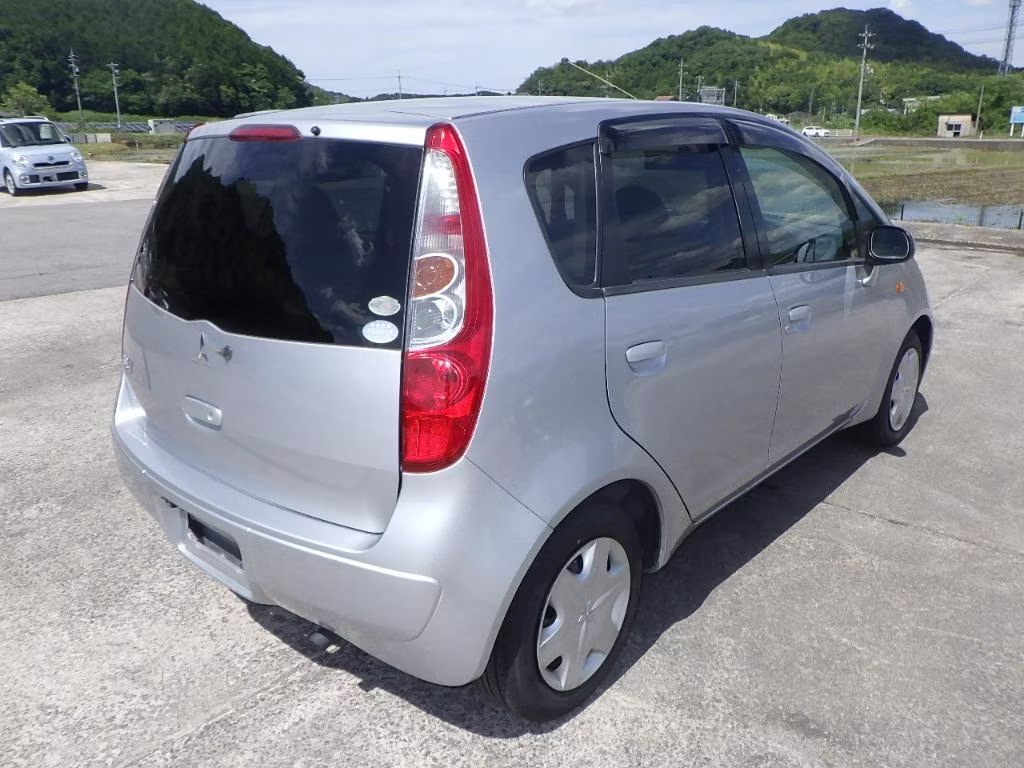 MITSUBISHI COLT