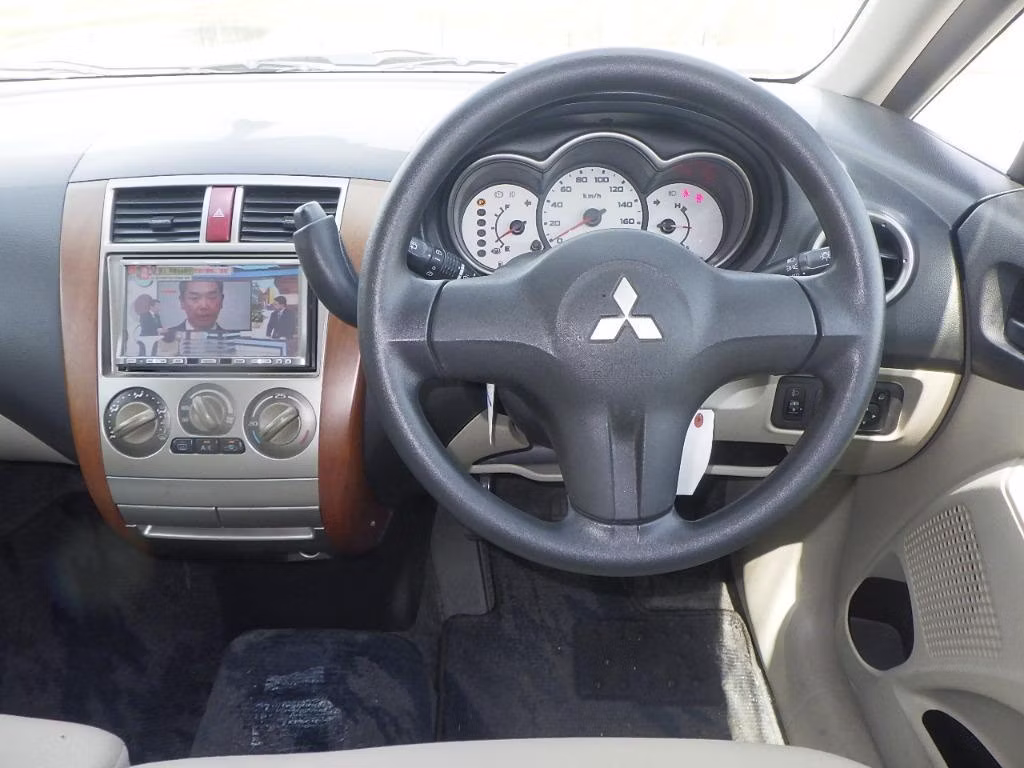 MITSUBISHI COLT