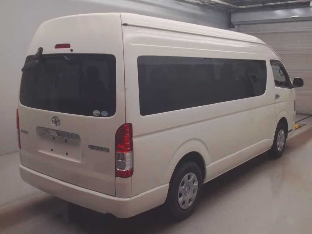 TOYOTA HIACE