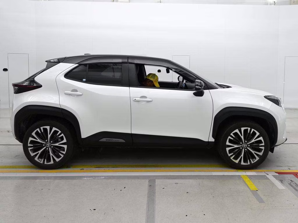 TOYOTA YARIS CROSS