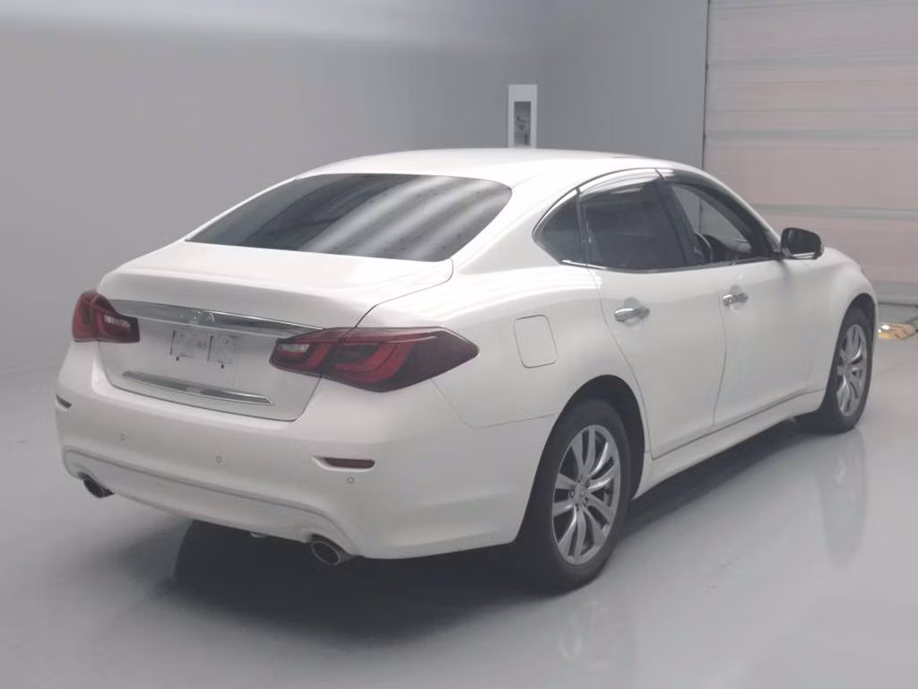 NISSAN FUGA