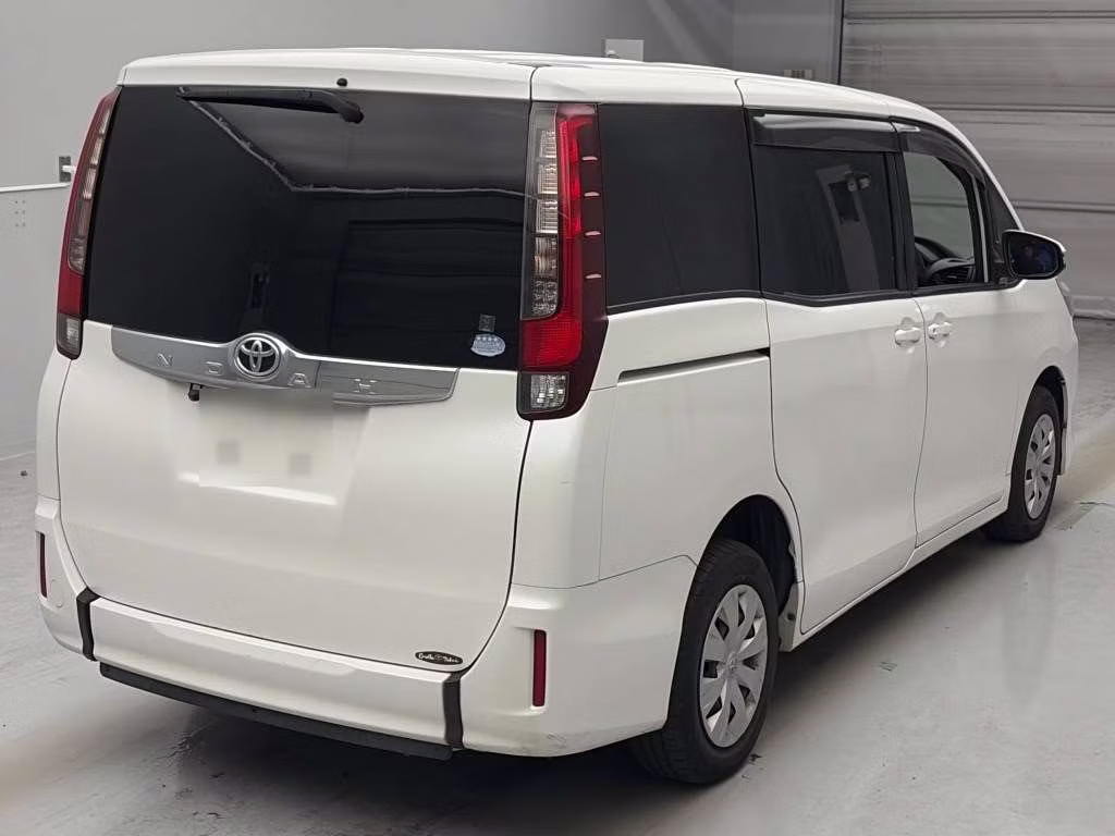 TOYOTA NOAH