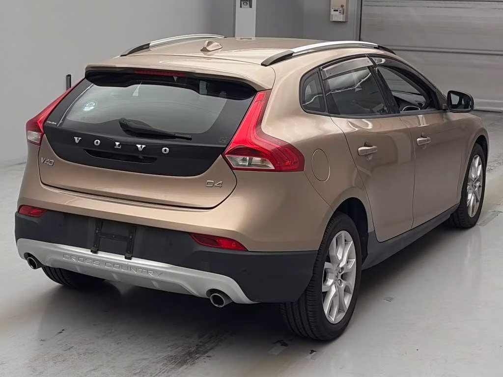 VOLVO V40