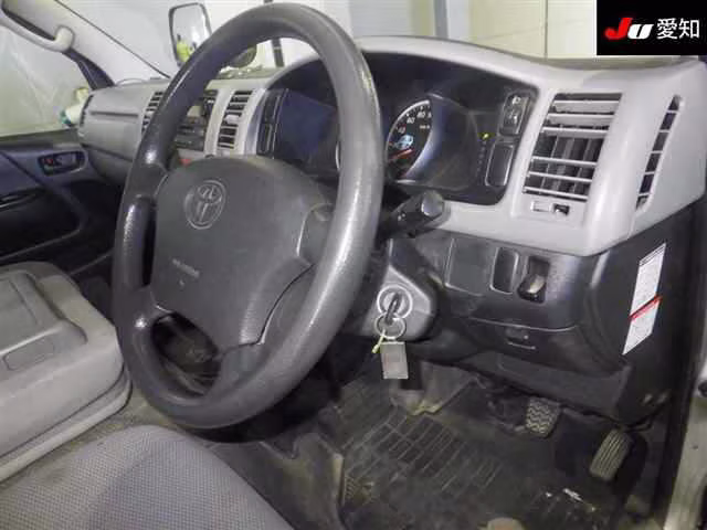 TOYOTA REGIUS ACE