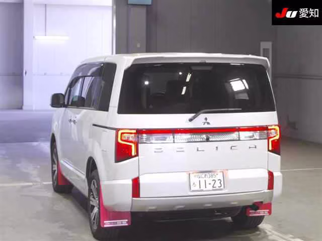 MITSUBISHI DELICA D:5