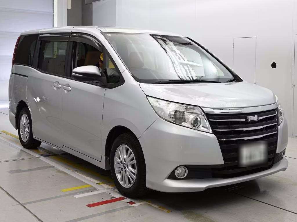 TOYOTA NOAH