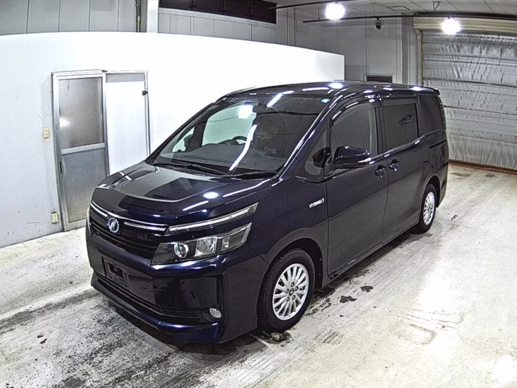 TOYOTA VOXY