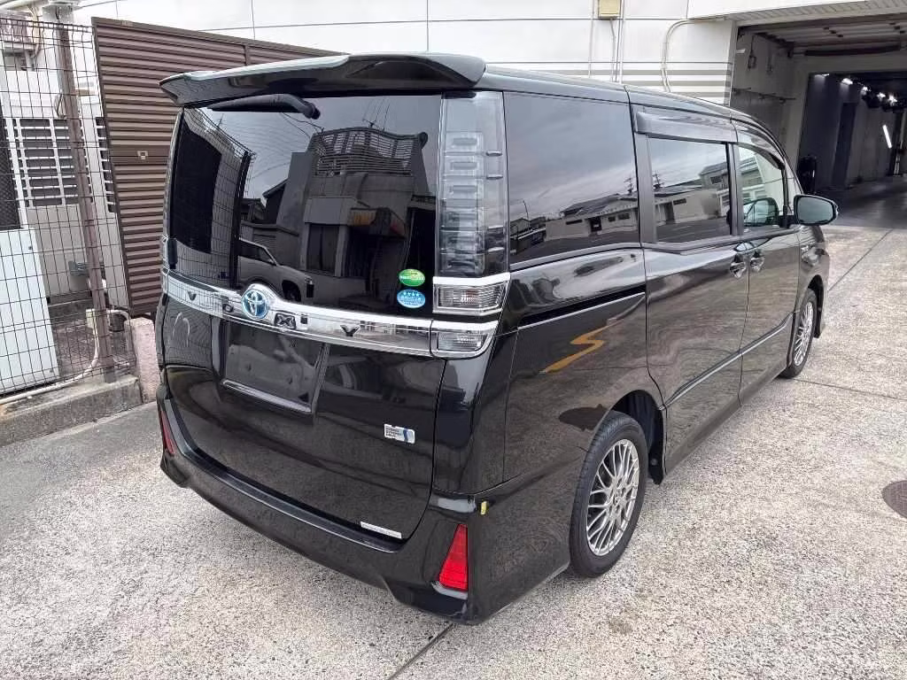 TOYOTA VOXY