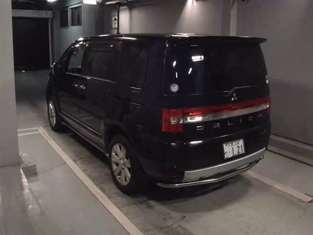MITSUBISHI DELICA D:5