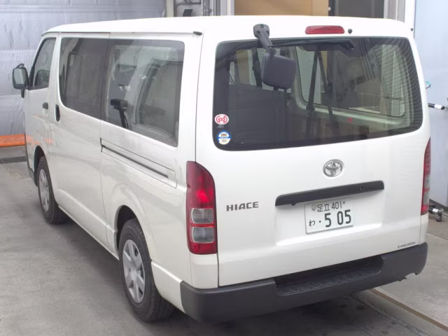 TOYOTA REGIUS ACE