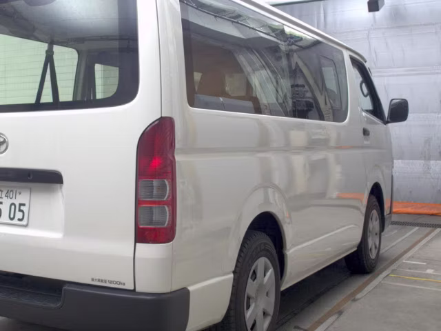 TOYOTA REGIUS ACE
