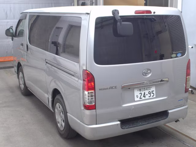 TOYOTA REGIUS ACE