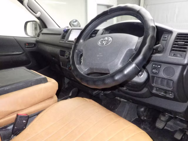 TOYOTA REGIUS ACE