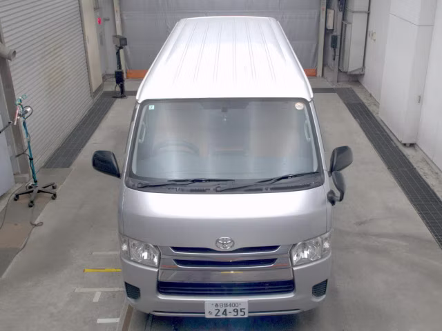 TOYOTA REGIUS ACE
