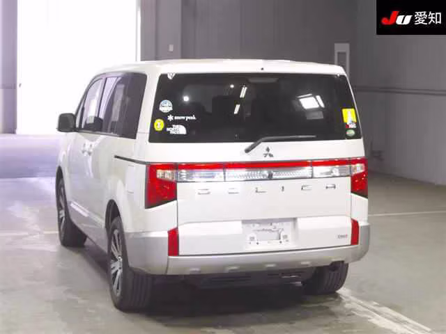 MITSUBISHI DELICA D:5