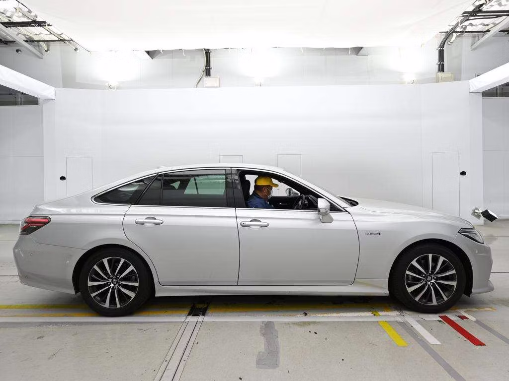 TOYOTA CROWN