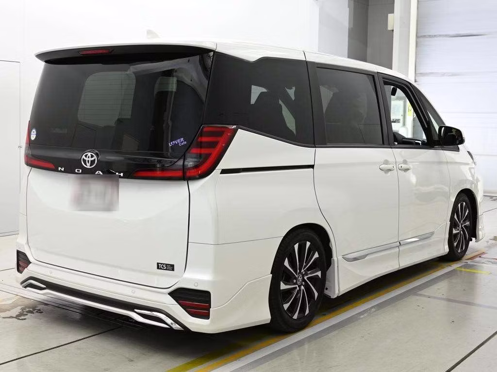 TOYOTA NOAH