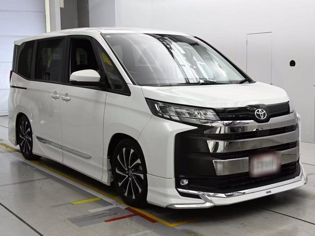TOYOTA NOAH