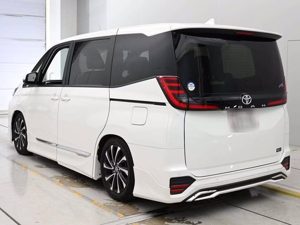 TOYOTA NOAH