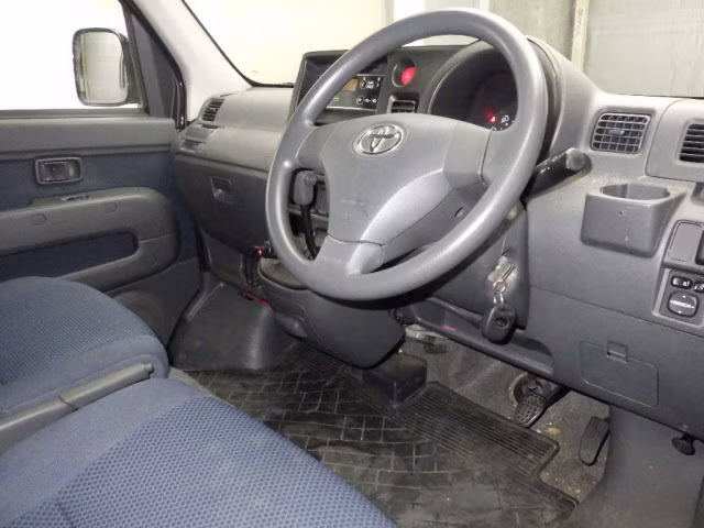 TOYOTA PIXIS VAN
