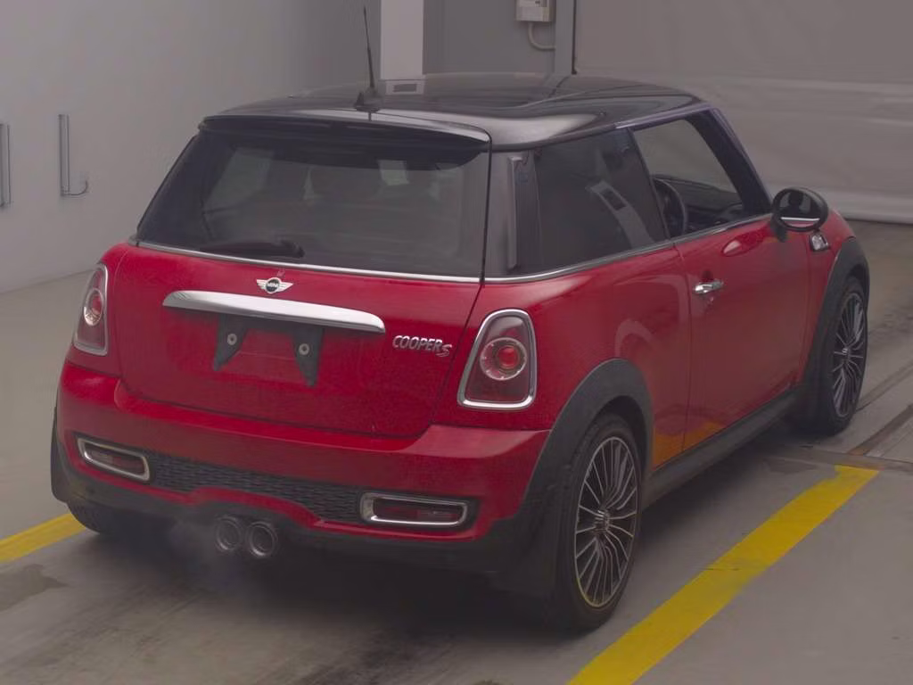 MINI HATCH
