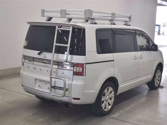 MITSUBISHI DELICA D:5