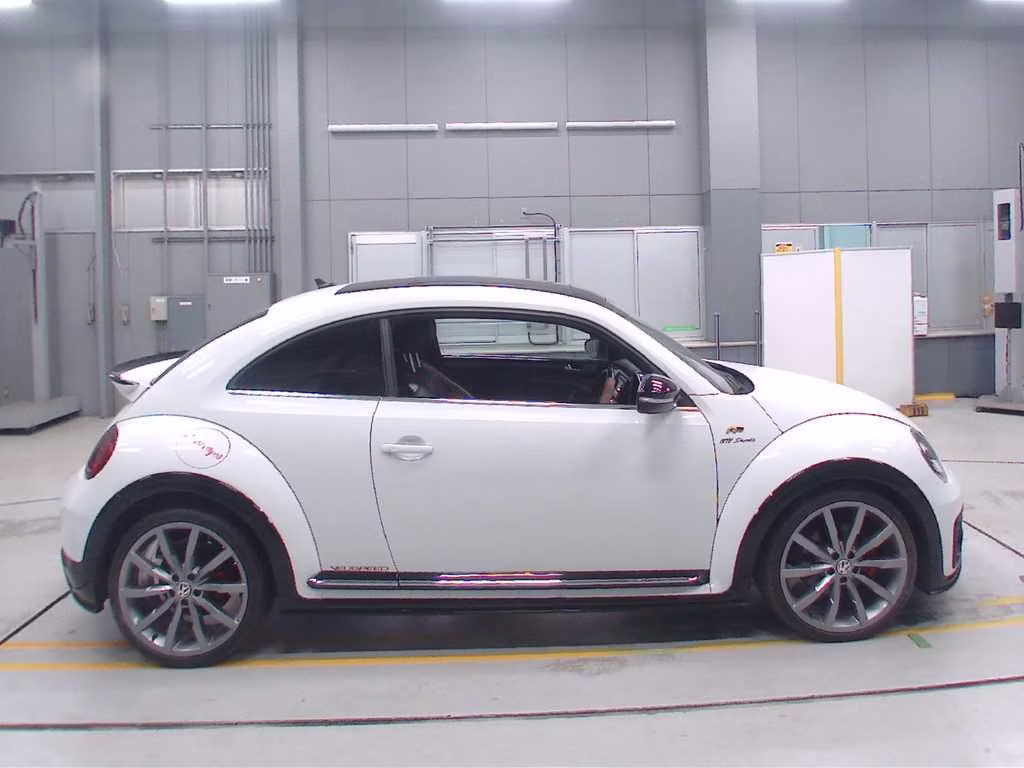 VOLKSWAGEN BEETLE