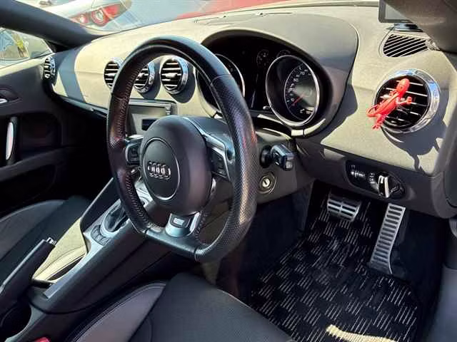 AUDI TT