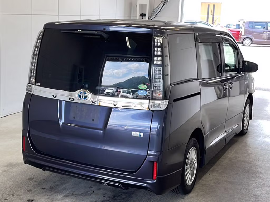 TOYOTA VOXY