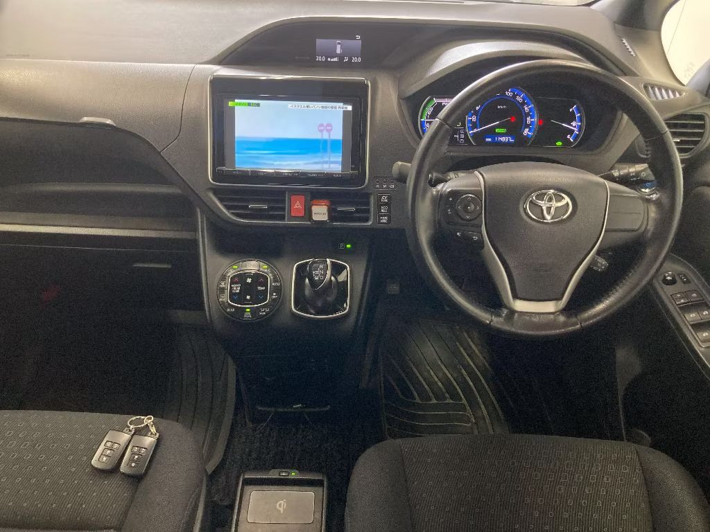 TOYOTA VOXY