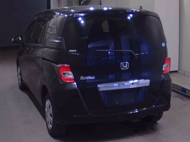 HONDA FREED SPIKE