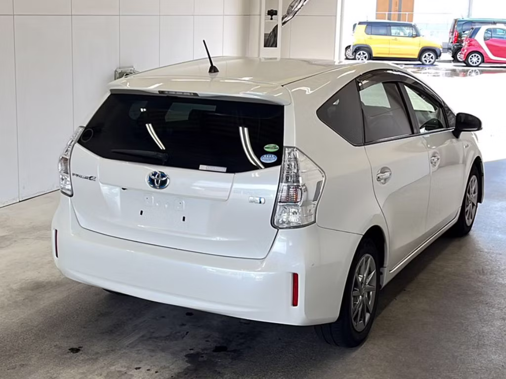 TOYOTA PRIUS ALPHA