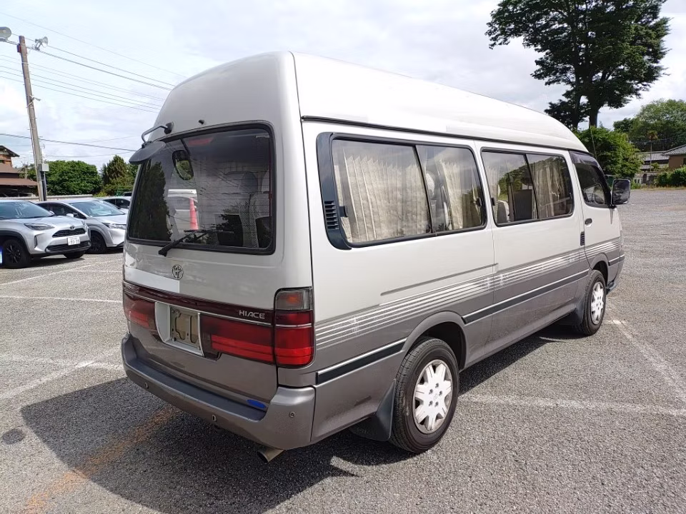 TOYOTA HIACE