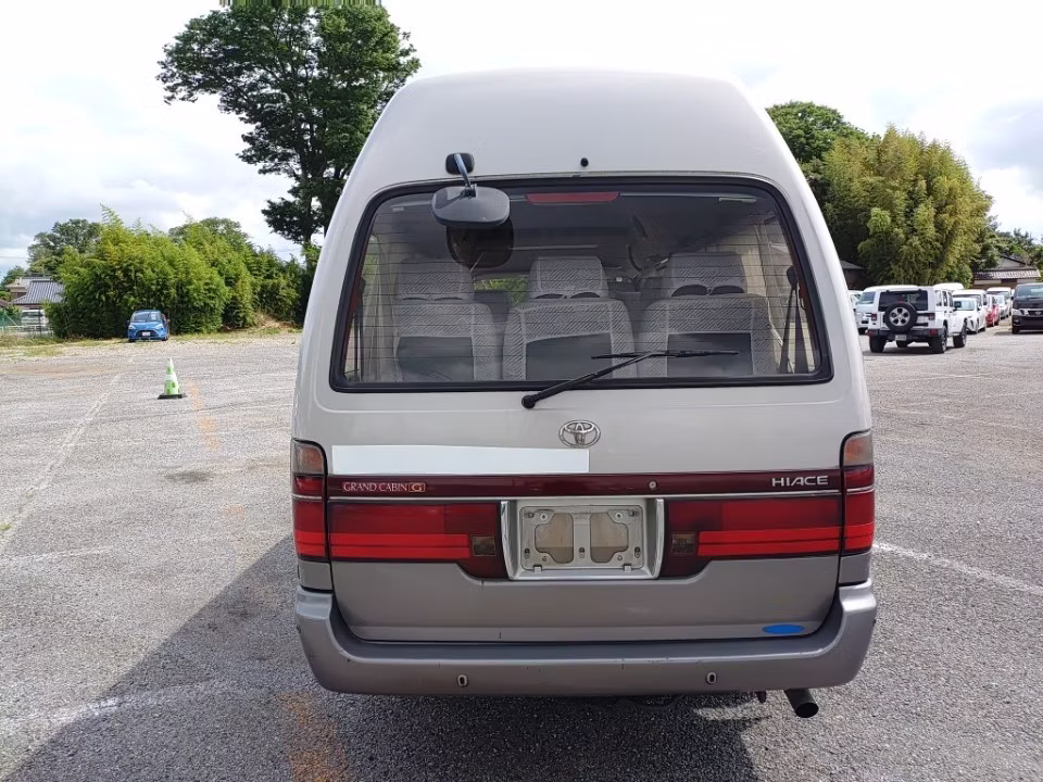 TOYOTA HIACE