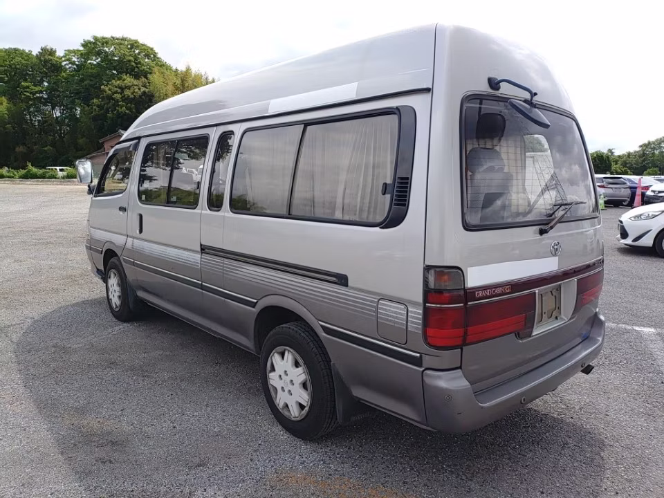TOYOTA HIACE