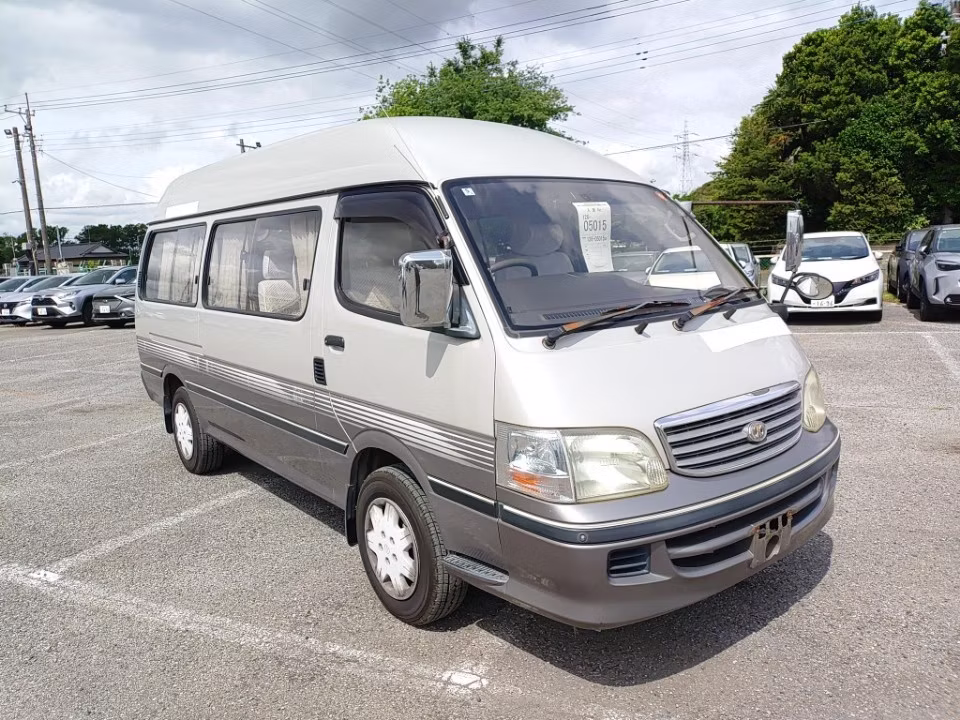 TOYOTA HIACE