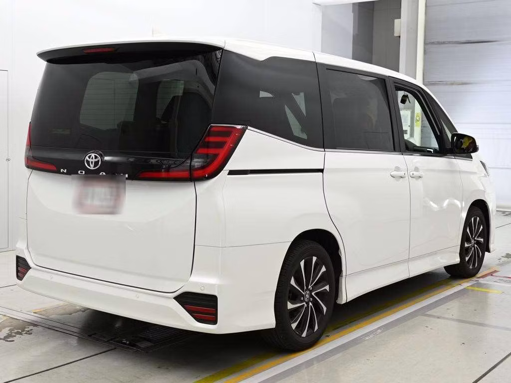 TOYOTA NOAH