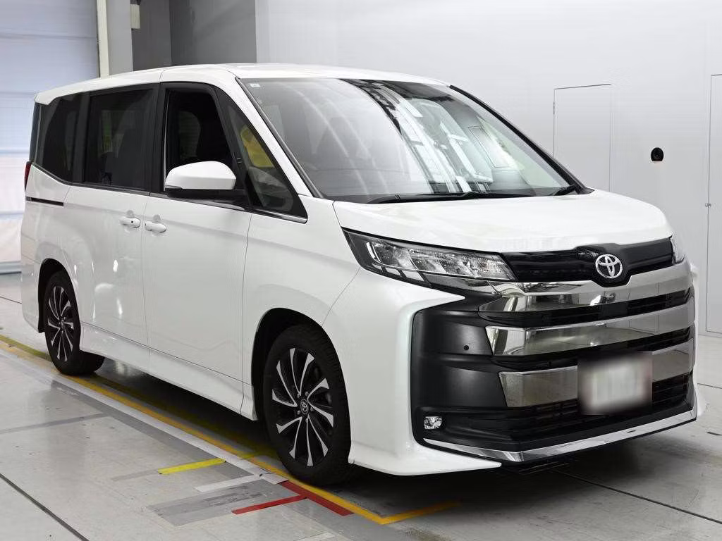 TOYOTA NOAH