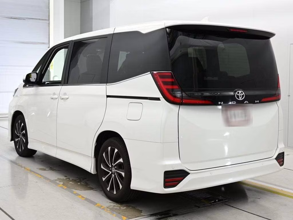 TOYOTA NOAH