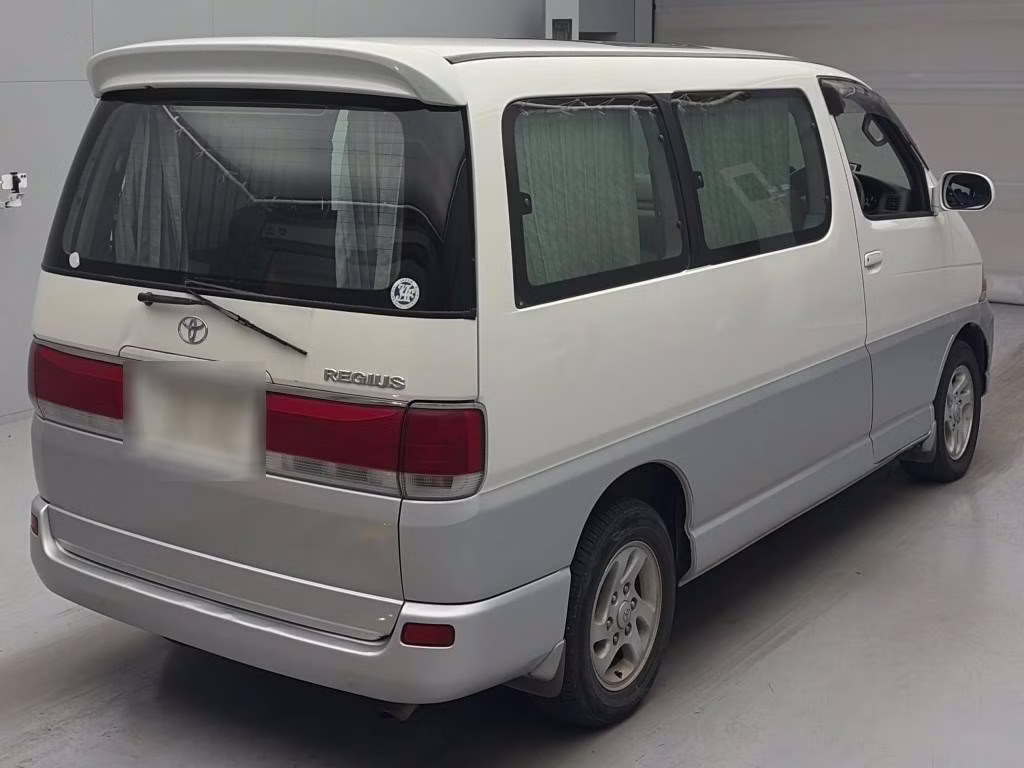TOYOTA HIACE REGIUS