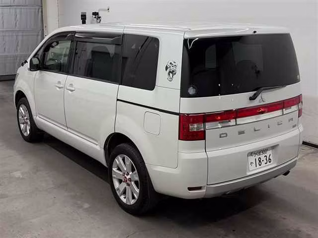 MITSUBISHI DELICA D:5