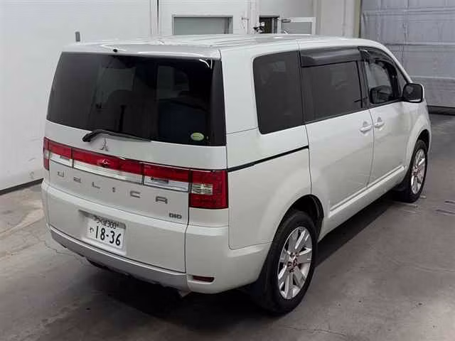 MITSUBISHI DELICA D:5